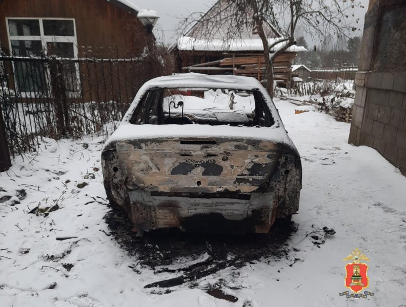 В Старицком районе полицейские разыскали подозреваемого в поджоге автомобиля